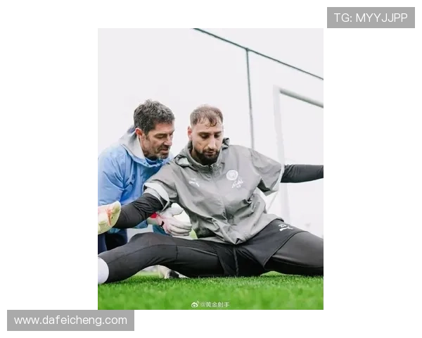 曼城门神多纳鲁马高强度训练组图曝光展现巅峰状态引球迷热议