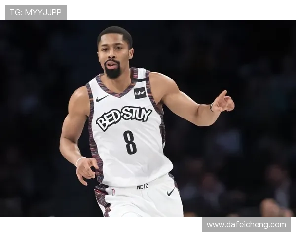 曾凡博在篮网首秀穿韦德之道12展现出色表现引发球迷热议